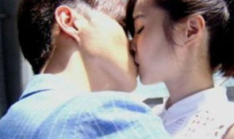 亲吻视频大全床,亲吻视频大全床上的浪漫瞬间回顾